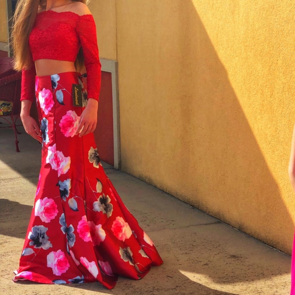 Red floral 2 piece prom dress